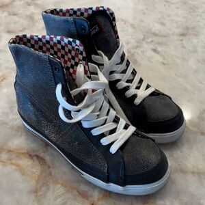Vans hi tops size 8 RARE